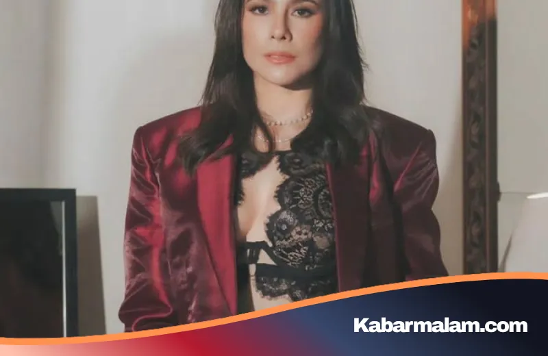 Pesona Wulan Guritno dalam Balutan Jas Satin dan Bralette, Bukti Cantik Tak Mengenal Usia