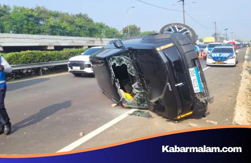 Petaka Jalur Cepat: Gagal Menyalip, Jeep Listrik Terguling di Tol Bandara Soekarno-Hatta