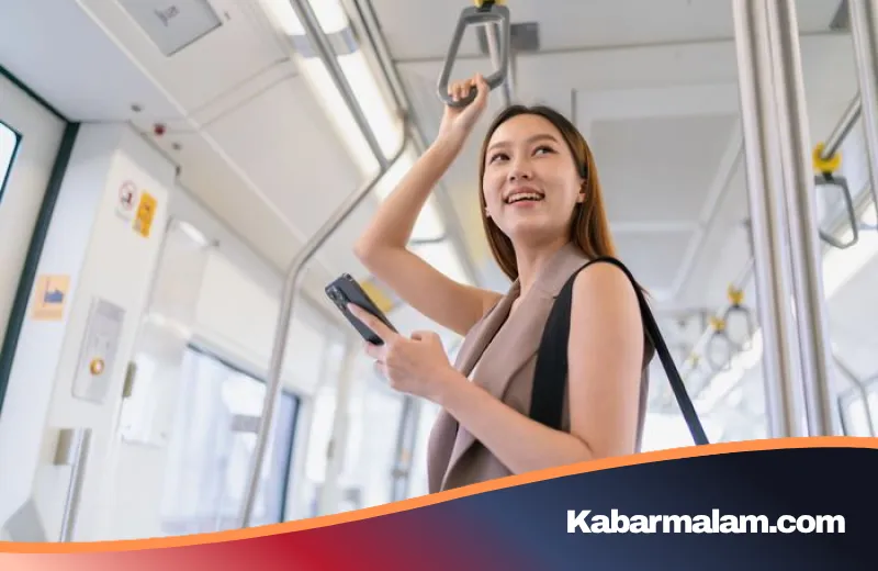 Rahasia Tetap Fresh dan Stylish Saat Ngantor Meski Terpapar Cuaca Panas di Transportasi Umum