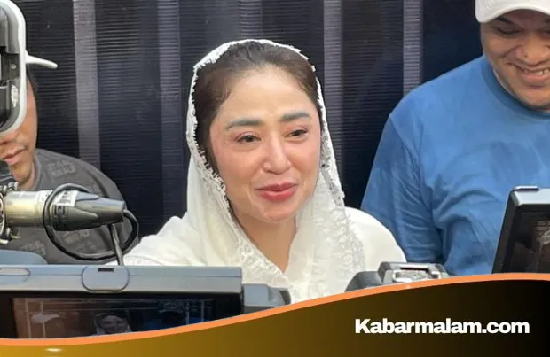 Ritual Spiritual Dewi Perssik: Rahasia Ketenangan di Balik Sorot Lampu Studio