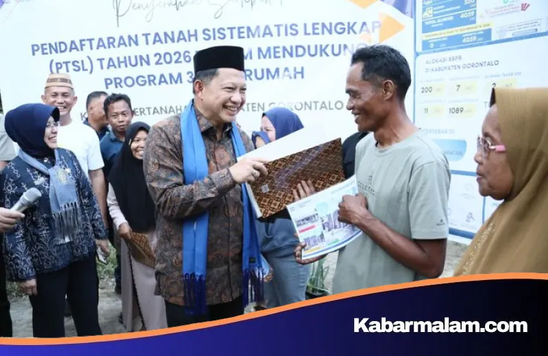Sentuhan Kemanusiaan di Balik Program Bedah Rumah, Mendagri: Ini Langkah Nyata Atasi Kemiskinan