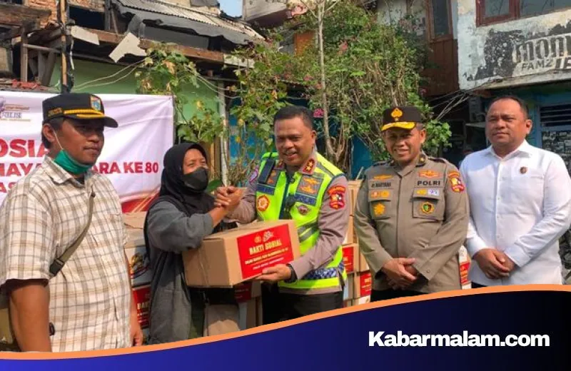 Sentuhan Kemanusiaan di Kemayoran: Polri Ringankan Beban Warga Korban Kebakaran