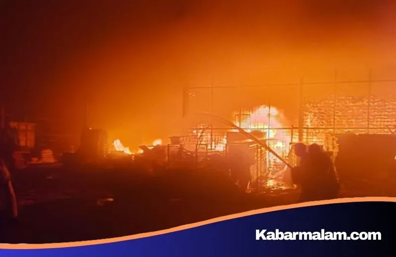 Si Jago Merah Mengamuk di Cakung, Gudang Besar di Jalan Inspeksi Ludes Terbakar