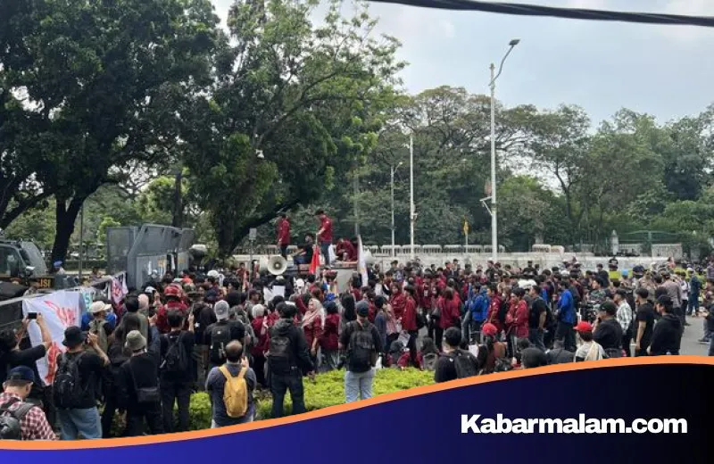 Suara Mahasiswa Menggema, Massa UBK dan MH Thamrin Lakukan Long March Menuju Kawasan Patung Kuda
