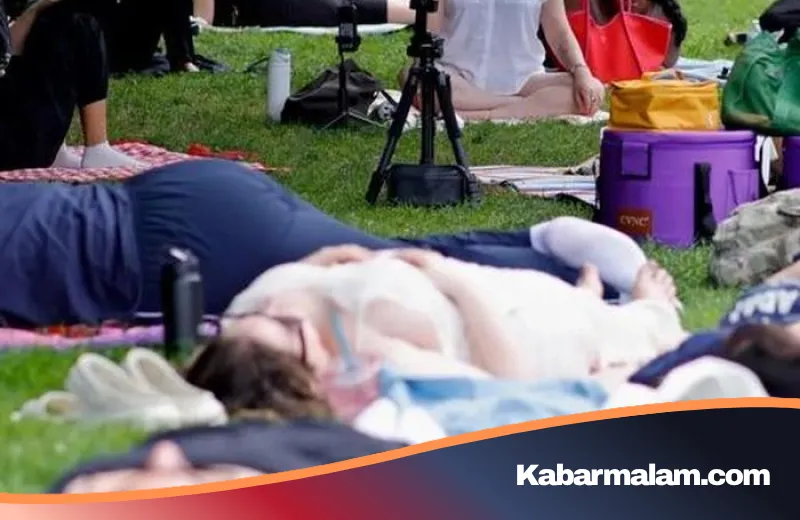 Bukan Sekadar Mager, Tren Rebahan Massal Kini Jadi Senjata Gen Z Lawan Burnout