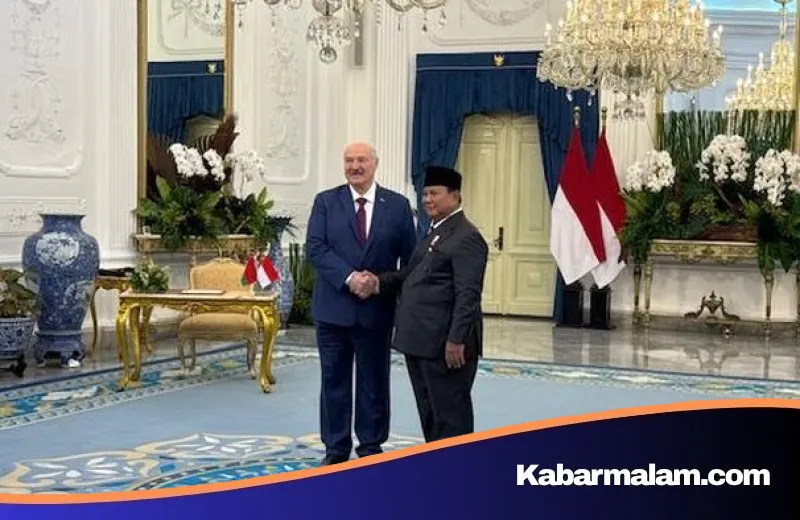 Momen Hangat Prabowo Sambut Presiden Belarus Aleksandr Lukashenko di Istana Merdeka dengan Upacara Kenegaraan